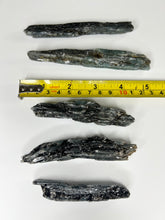 Load image into Gallery viewer, Blue Kyanite Blades - LG
