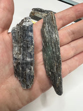 Load image into Gallery viewer, Blue Kyanite Blades - Medium
